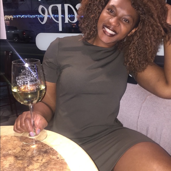 A dress - Picture 1 of 4